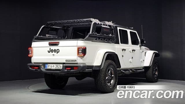 Jeep Gladiator 2022 — Photo 19/33