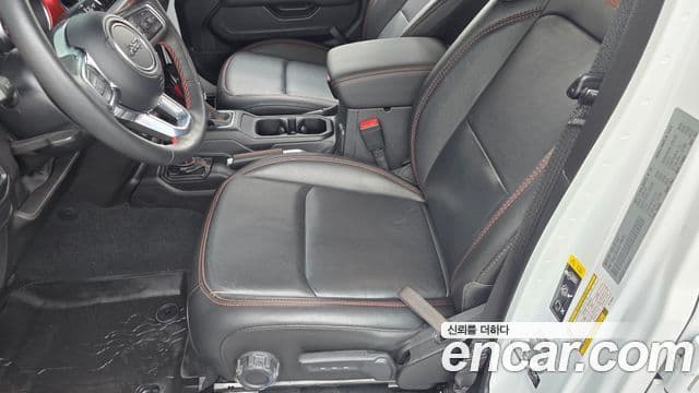 Jeep Gladiator 2022 — Photo 28/33