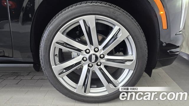 Cadillac Escalade 2026 — Şəkil 28/32