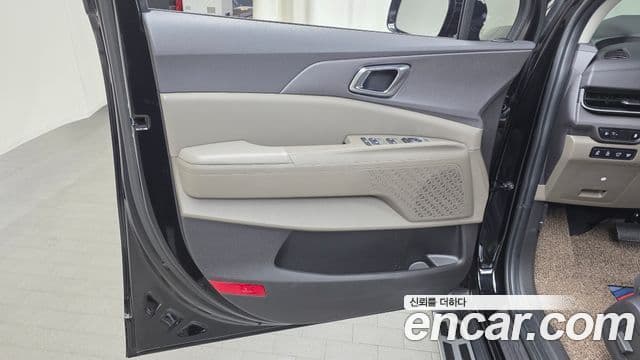 Kia Carnival 2024 — Şəkil 27/37