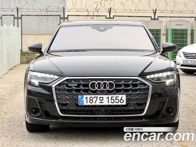 Audi A8 2022 — ფოტო 18/19