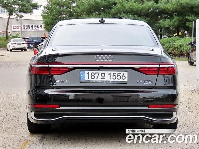 Audi A8 2022 — ფოტო 16/19