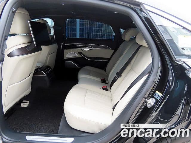 Audi A8 2022 — ფოტო 1/19
