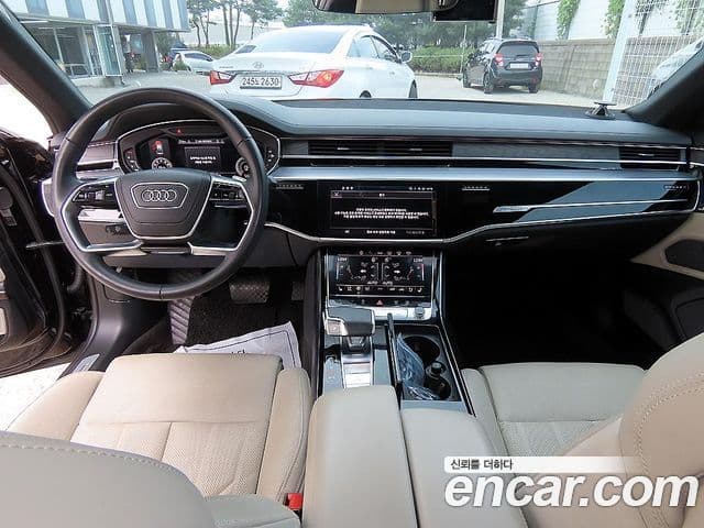 Audi A8 2022 — ფოტო 13/19