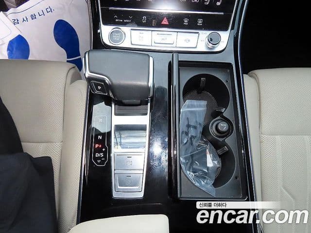 Audi A8 2022 — ფოტო 4/19