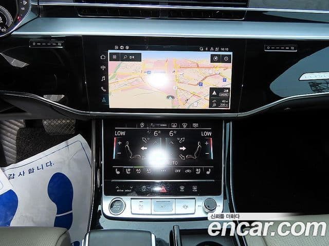 Audi A8 2022 — ფოტო 8/19