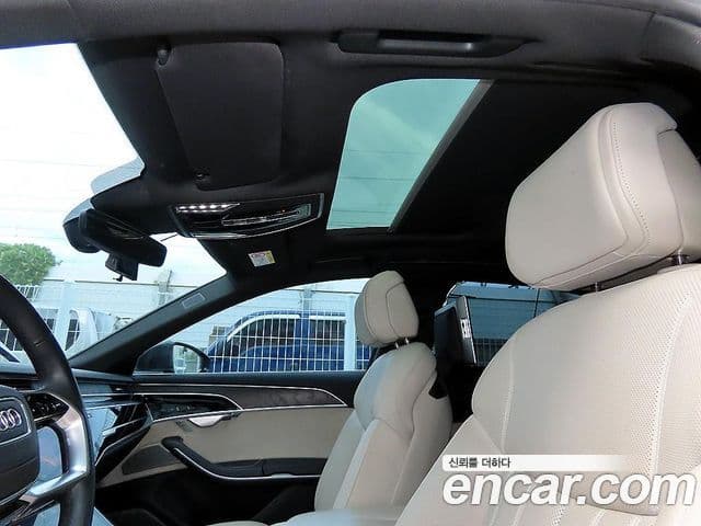Audi A8 2022 — ფოტო 17/19