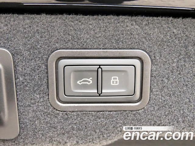 Audi A8 2022 — ფოტო 12/19