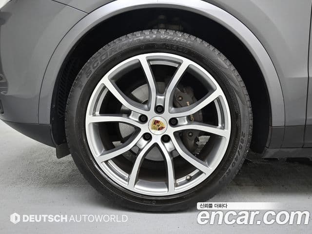 Porsche Cayenne 2020 — Photo 17/20