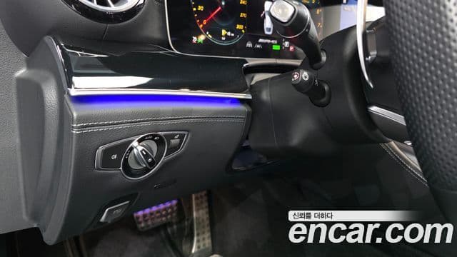 Mercedes-Benz AMG GT 2021 — Photo 25/32