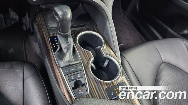 Toyota Camry 2018 — Photo 8/19