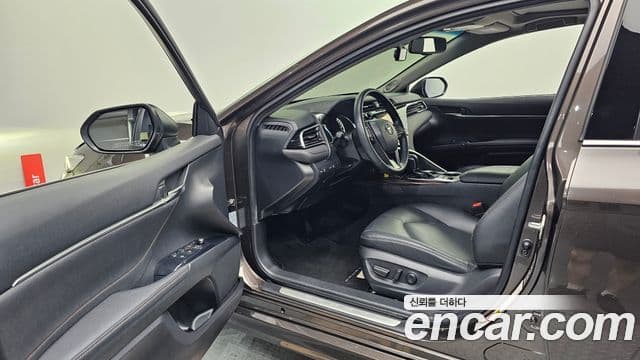 Toyota Camry 2018 — Photo 6/19