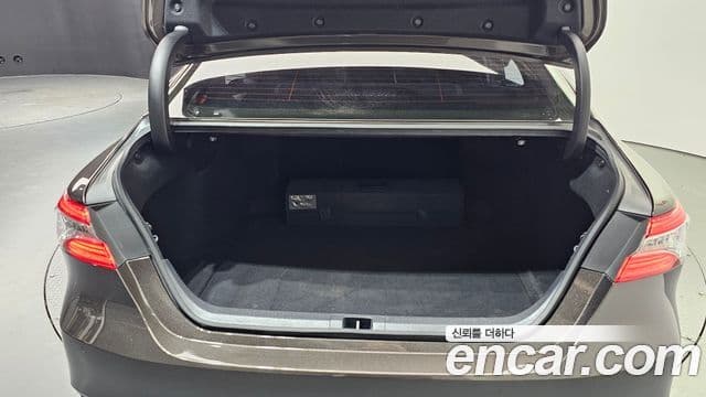 Toyota Camry 2018 — Photo 3/19
