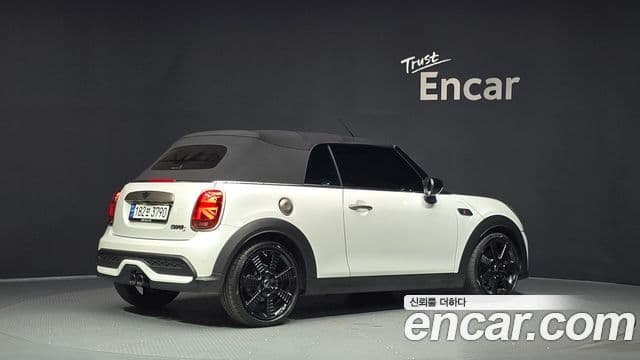 Mini Cooper S Convertible 2023 — Фото 2/20