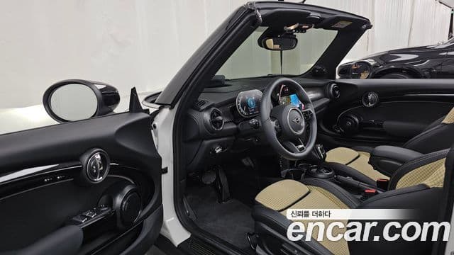 Mini Cooper S Convertible 2023 — Фото 10/20