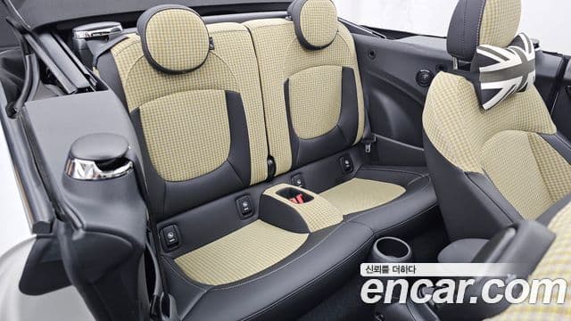 Mini Cooper S Convertible 2023 — Фото 12/20