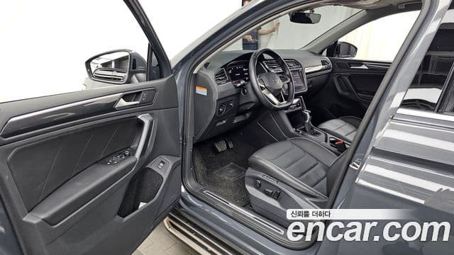 Volkswagen Tiguan 2022 — Photo 27/35