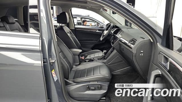 Volkswagen Tiguan 2022 — Photo 16/35