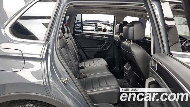 Volkswagen Tiguan 2022 — Photo 28/35