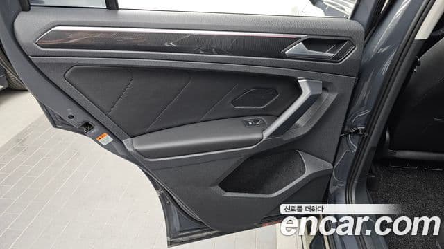 Volkswagen Tiguan 2022 — Photo 21/35