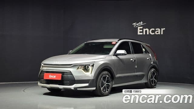 Kia Niro 2022 — Фото 1/20