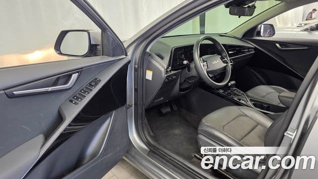 Kia Niro 2022 — Фото 10/20
