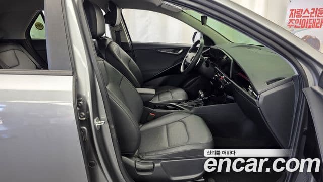 Kia Niro 2022 — Фото 11/20