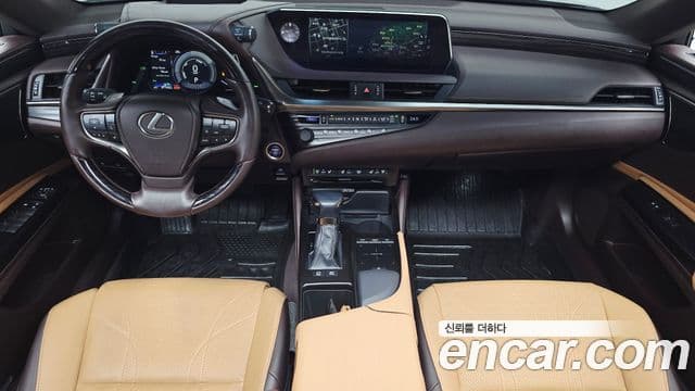 Lexus ES300h 2020 — Photo 20/34