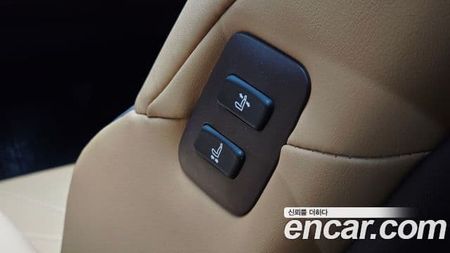 Lexus ES300h 2020 — Photo 26/34