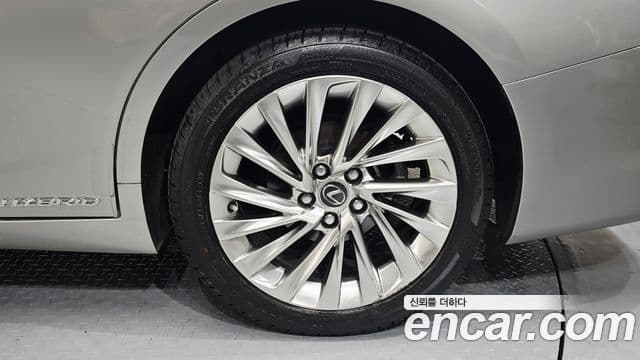 Lexus ES300h 2020 — Photo 10/34