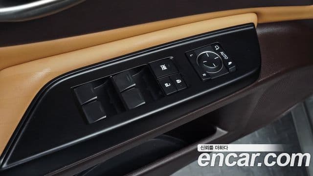 Lexus ES300h 2020 — Photo 23/34
