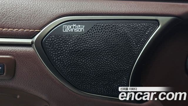 Lexus ES300h 2020 — Photo 24/34
