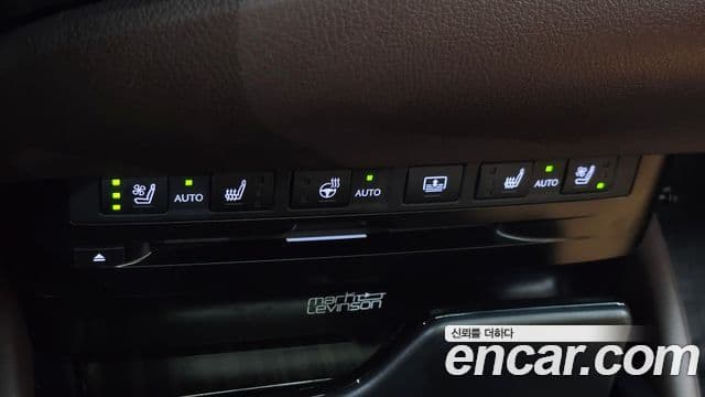Lexus ES300h 2020 — Photo 7/34