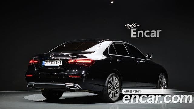 Mercedes-Benz E-Class 2023 — ფოტო 25/33