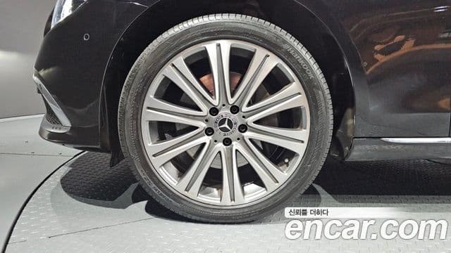 Mercedes-Benz E-Class 2023 — ფოტო 13/33