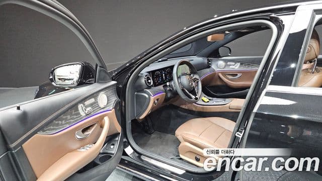 Mercedes-Benz E-Class 2023 — ფოტო 27/33