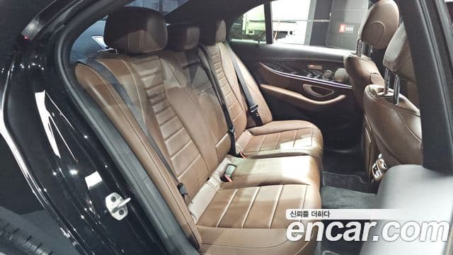 Mercedes-Benz E-Class 2023 — ფოტო 22/33