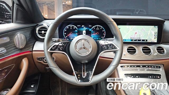 Mercedes-Benz E-Class 2023 — ფოტო 33/33