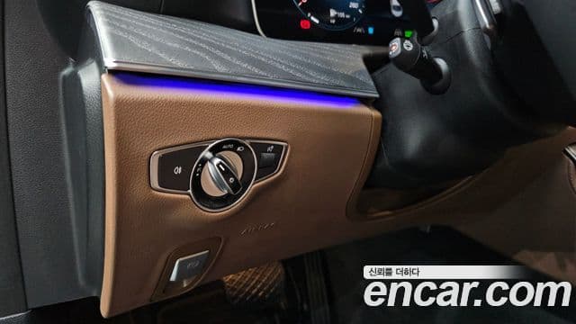 Mercedes-Benz E-Class 2023 — ფოტო 32/33