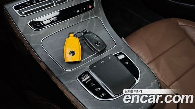Mercedes-Benz E-Class 2023 — ფოტო 8/33
