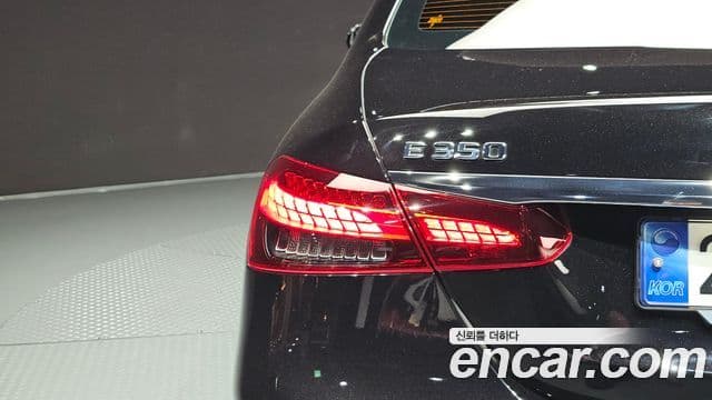 Mercedes-Benz E-Class 2023 — ფოტო 11/33