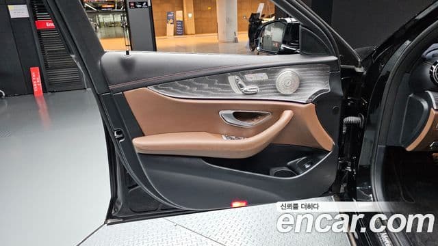 Mercedes-Benz E-Class 2023 — ფოტო 5/33