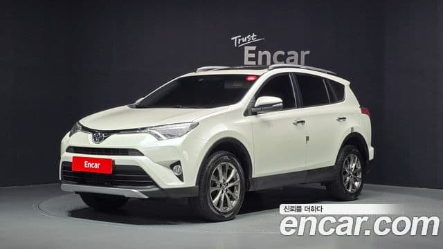 Toyota RAV4 2018 — Фото 1/20