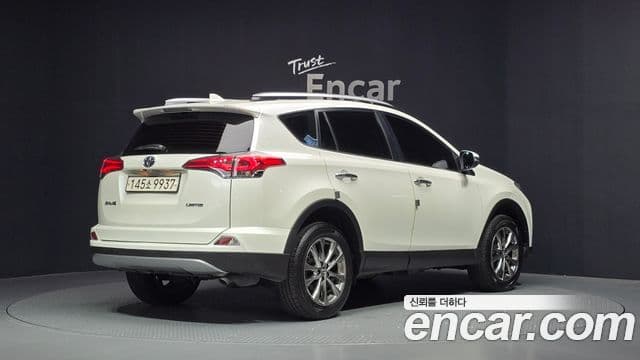 Toyota RAV4 2018 — Фото 2/20