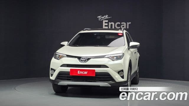 Toyota RAV4 2018 — Фото 3/20