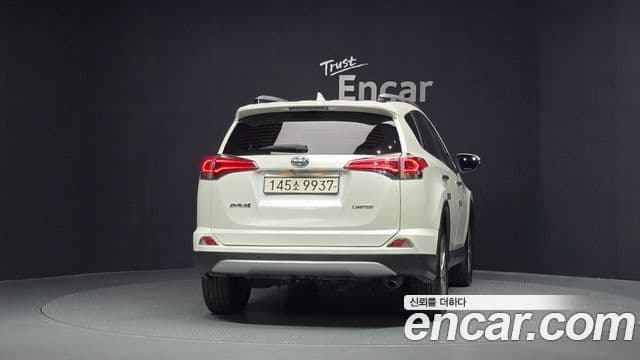 Toyota RAV4 2018 — Фото 4/20