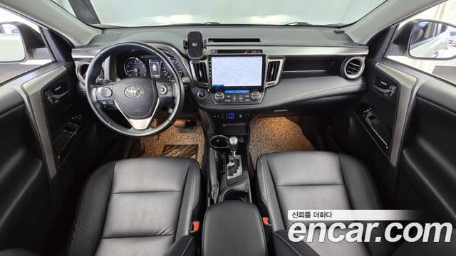 Toyota RAV4 2018 — Фото 7/20