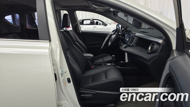 Toyota RAV4 2018 — Фото 11/20