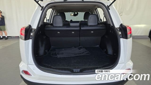 Toyota RAV4 2018 — Фото 20/20