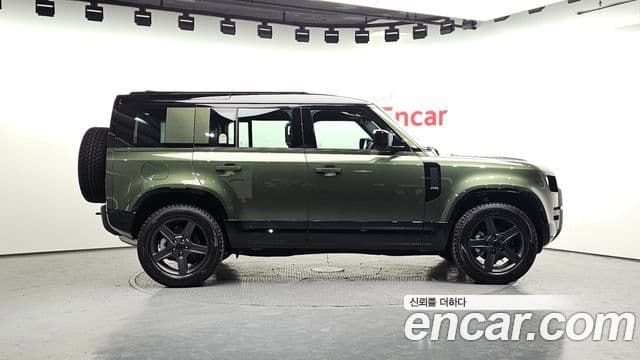 Land Rover Defender 2026 — Photo 16/20